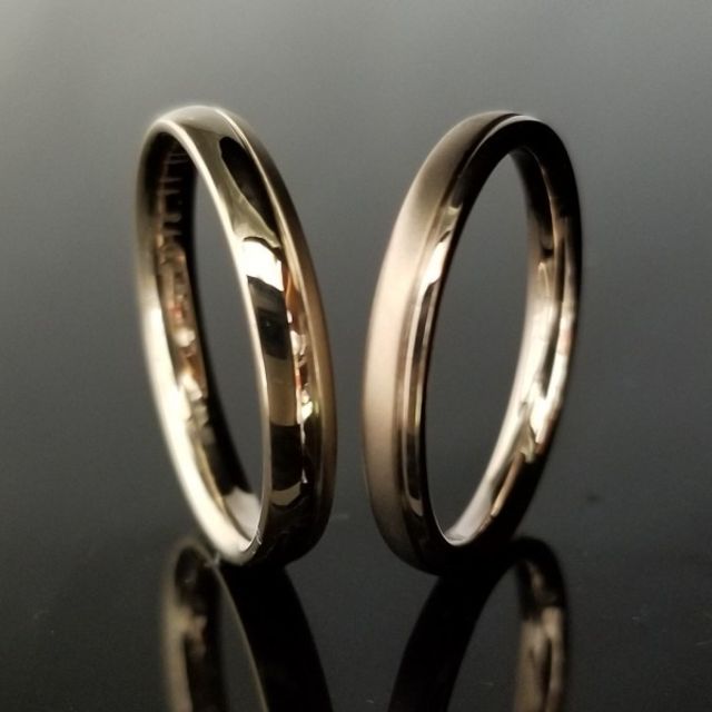つや消しと鏡面でデザインを楽しめる結婚指輪