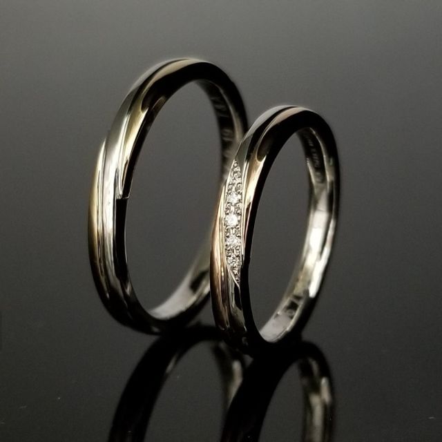 鍛造職人が美しいく仕上げたコンビデザインの結婚指輪