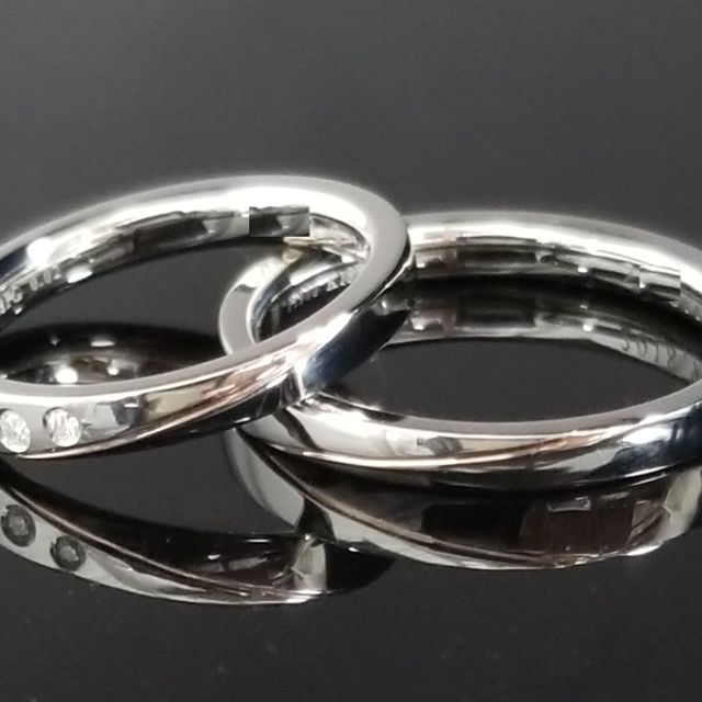 3つ輝くダイヤの結婚指輪