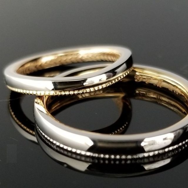縁起の良いミル打ちデザインをあしらった結婚指輪