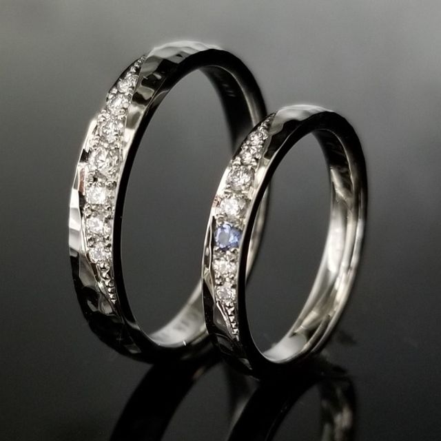 グレードの高いダイヤモンドと重厚なプラチナデザインの結婚指輪