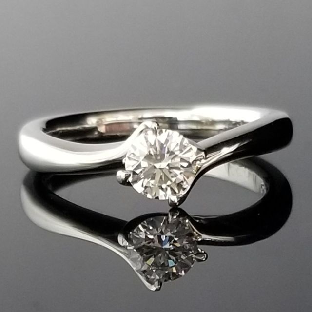 職人の技が光るオーダーメイド婚約指輪