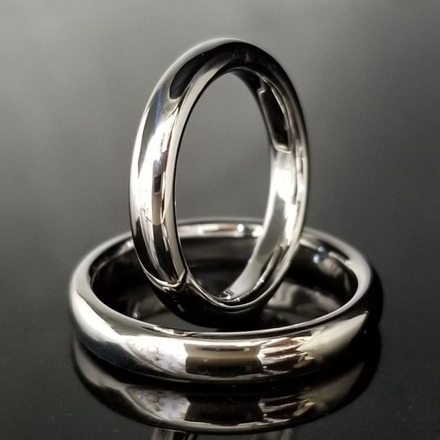職人が鍛えお造りした、丸みあるマリッジリング