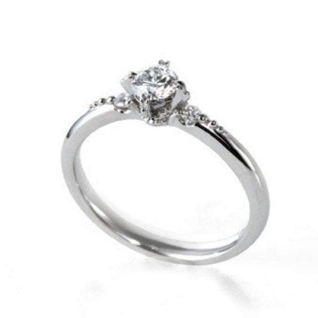 【オートクチュール作品】シンプルな婚約指輪に クラシックテイストをプラスして