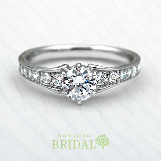 【宝寿堂】側面にも小さなメレが♪華やかゴージャスなエンゲージ《HD1917》