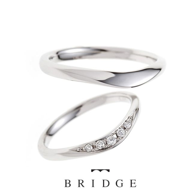 指が長く美しく見える、オシャレでかわいいダイヤモンドラインリングROSE DEW ライオンの橋