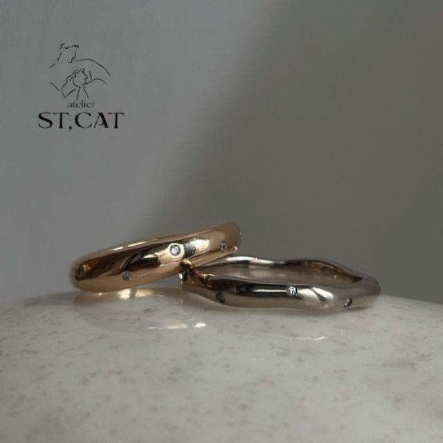 【ダイヤモンドドットリング】12粒のダイヤモンドを散りばめるようにセッティングした、オーダーメイド結婚指輪。