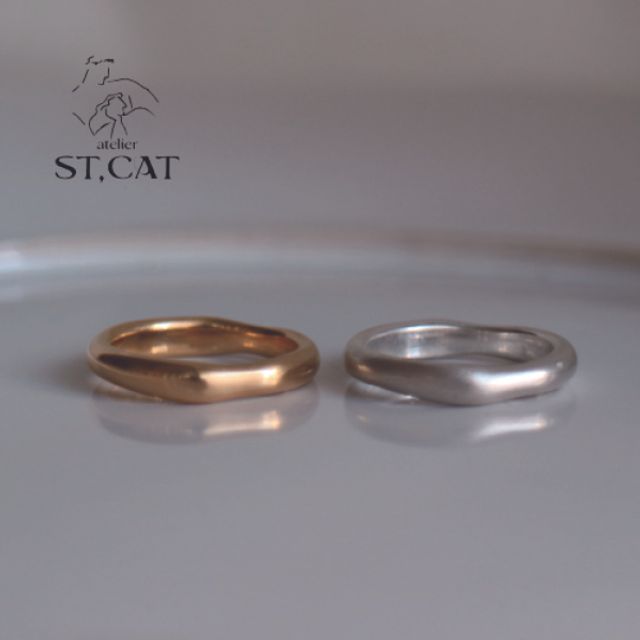 シンプルモダンな美しい歪み【オーダー結婚指輪】Nude